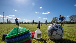 Læs nyheden "Nye nationale restriktioner betyder revideret corona-protokol for fodbolden" Nye nationale restriktioner betyder revideret corona-protokol for fodbolden