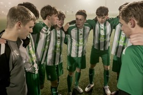 Læs nyheden "Fodbold og fællesskab: Sådan startede to teenagere deres helt egen fodboldklub" Fodbold og fællesskab: Sådan startede to teenagere deres helt egen fodboldklub